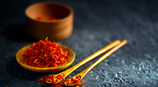 Doi hoți au furat dintr-un depozit un condiment care valorează mai mult decât aurul. Paguba se ridică la 60 000 de Dolari