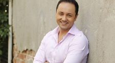 Amintiri din prima zi de scoala. Cum arata Catalin Maruta cand era elev cu coronita