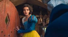 ”Walt Disney s-ar răsuci în mormânt”. Filmul ”Albă ca Zăpada”, marcat de o serie de controverse. Piticii au fost creați digital, iar protagonista este o actriță latino