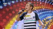 Acest baietel a fermecat juriul cu vocea sa! Dupa ce i-a descoperit talentul,<span style=