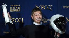 Un miliardar japonez caută opt persoane cu care să zboare pe Lună. Totul e gratuit, dar are două condiții