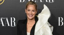 Sharon Stone, în compania unui bărbat gol, care ar putea să îi fie fiu. Cum a pozat în cel mai recent pictorial