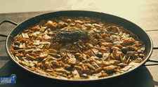 Cum au gătit Sorin Bontea și Florin Dumitrescu paella, în episodul cinci „Pe drumul gustului”