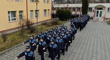 FOTO Mâncare cu viermi și carne stricată la cantina Academiei de Poliție din București! Mai mulți studenți au ajuns la spital cu toxiinfecție alimentară