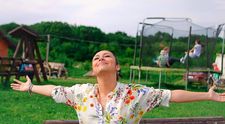 Andra, surprinsa de paparazzi. Cum arata vedeta in luna a saptea de sarcina