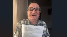 Un bărbat din Bacău a fost înştiinţat, printr-un act oficial, că a murit, deși era viu. Cum a reacționat când a citit „scrisoarea” de la DGASPC