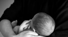 Un nou record în medicină! Un copil s-a născut dintr-un embrion înghețat acum 30 de ani și donat unei familii. Când a fost creat, părinții săi adoptivi erau doar copii