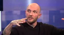 Cătălin Bordea, la doar un pas să fie bătut de o femeie. A urcat direct pe scenă, gata să îi dea o lecție, după ce comediantul a făcut o remarcă nepotrivită la adresa ei: „A tras de microfon”