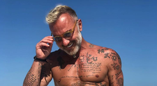 Excentricul miliardar Gianluca, in ipostaze sexy alaturi de o noua tanara