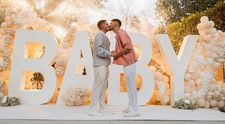 Fondatorul unui celebru brand de haine și iubitul său, părinți pentru prima oară! Ce s-a întâmplat la gender reveal party