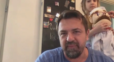Cum se descurcă Horia Brenciu, în autoizolare, cu 3 copii