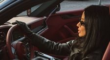 „Poate îl găsești cu vreuna”. Celebra influenceriță din România a zburat până la Dubai, pe ascuns, pentru a-i face o surpriză iubitului ei. Ce s-a întâmplat când a ajuns la ușa acestuia