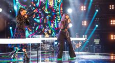 Roxana Sava și Romina Apostol, show exploziv pe piesa „DJ Vasile” în confruntările de la Vocea României, sezonul 12. Tudor Chirilă: „Cred că este cel mai bun duet al Irinei! Nu întâmplător momentul este rock!”