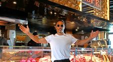 Cine este iubita controversatului bucătar turc Salt Bae. ”Prima mea dragoste rămâne, totuși, carnea”