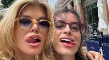 “Ai o fată ca o păpușă, dar nici cu tine nu mi-e rușine!” Loredana și fiica ei fac senzație pe străzile din New York
