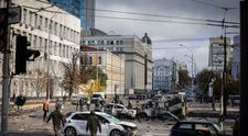 O tânără a filmat impactului unei rachete care a lovit Kievul pe 10 octombrie. Ucrainenii din capitală se adăpostesc la metrou