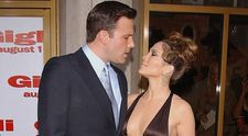 Jennifer Lopez și Ben Affleck, sărut pasional în public. Cei doi îndrăgostiți au fost filmați la un restaurant
