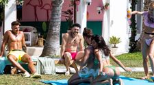 Love Island, 4 octombrie. Concurenții sunt provocați să se ungă cu cremă de soare fără să-și folosească mâinile