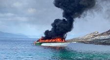 Mai mulți turiști au fost răniți după ce o barcă a luat foc în Phuket, Thailanda. Din ce țări erau cei 34 de oameni aflați la bord