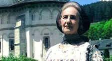 Sofia Vicoveanca, filmată în timp ce striga la niște tineri dansatori în timpul concertului