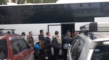 Cu muzică și lacrimi. Primii ruși care au răspuns ordinului de mobilizare al lui Putin își iau rămas bun de la familii