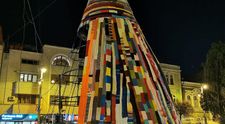 „O bătaie de joc!” Locuitorii din Târgu Mureș, revoltați din cauza bradului din materiale textile instalat în oraș