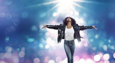Whitney Houston: de pe culmile gloriei la tragedia finală.  Succesul se împletește cu drama în filmul biografic I Wanna Dance with Somebody, disponibil acum pe Voyo