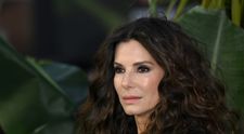 Sandra Bullock, de nerecunoscut după moartea iubitului. Actrița a dispărut complet din viața publică. Decizia radicală luată în tăcere