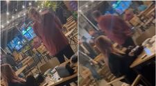 Câți ani de închisoare riscă Adrian Pleșca, alias Artan, pentru că hărțuit o fată de 18 ani într-un local. Artistul a încercat să o sărute pe tânără fără consimțământ