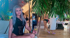 Diana Simona, blonda sexy de la Gospodar fară pereche, are o fiica ce îi seamănă perfect. Cele două par surori