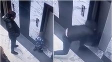 Momentul absolut înfiorător în care un copil de 2 ani cade în casa liftului, sub privirile părinților săi! Imaginile, surprinse pe camere VIDEO