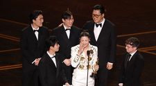 Moment jenant la Oscar 2026! Le-au întrerupt discursul ca să bage publicitate. Cum au reacționat câștigătorii statuetei pentru cel mai bun cântec, ”Golden”