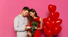 10 idei de cadouri frumoase pentru ea, de Ziua Îndrăgostiților. Cu ce o poți încânta de Sfântul Valentin