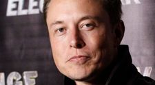 SpaceX, compania lui Elon Musk, va transporta o singură persoană în jurul Lunii. Cine ar putea fi pasagerul misterios