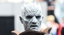 Mai e puţin şi vine în România Night King, personajul care îţi dă fiori în 