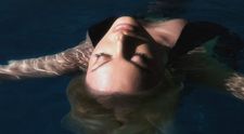 Alexandra Stan și-a cucerit fanii cu cel mai nou videoclip! În ce ipostaze provocatoare apare artista: „Ce frumusețe de femeie”