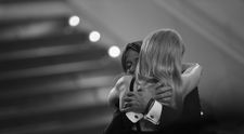 Au divorțat oficial după 19 ani de mariaj. Formau unul dintre cele mai discrete și admirate cupluri din showbiz. Celebra actriță a depus actele de divorț în toamna anului 2025, iar acum procesul s-a finalizat. Care este motivul pentru care și-au spus „adio”