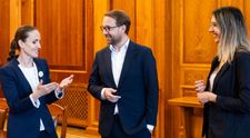 De ce sunt doar două femei în noul Guvern al României: „Sper ca...”. Cine sunt Oana Țoiu și Diana Buzoianu și ce funcții ocupă