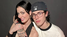 Îl recunoști? Tatăl lui este un cântăreț celebru pentru cuceririle sale, iar mama  - o fostă Miss Universe