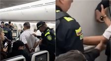 Momentul șocant în care un bărbat este săltat de polițiști, în avion, după ce a fost văzut făcând un gest scârbos. Incidentul, surprins pe camere de un martor