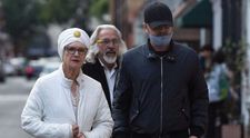 Leonardo DiCaprio, apariție rară alături de tatăl său și mama vitregă! Actorul le-a prezentat-o părinților pe Gigi Hadid