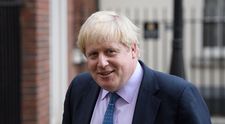 Boris Johnson a revenit la muncă. Primele imagini cu premierul britanic după recuperarea infecției cu coronavirus