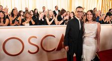 Cine este soțul lui Natalie Musteață, românca premiată la Oscar 2026. Imagini cu sărutul pasional al celor doi