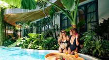 Vacanță de coșmar în Bali: o turistă şi-a pierdut vederea după ce a băut un cocktail. Se declară, totuși, 