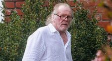 Nick Nolte, de nerecunoscut pe străzile din Malibu! Cum l-au surprins fotografii pe actorul de 82 de ani