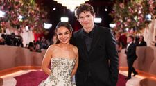 Ashton Kutcher clarifică zvonul viral potrivit căruia el și soția sa, Mila Kunis, „nu fac duș”. De unde a pornit totul