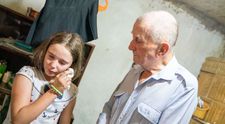 Echipa Visuri la cheie i-a schimbat viața Isabelei, fetița abandonată de mamă și crescută de bunic. Cum arată casa lor acum