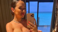 Prima imagine cu Vlăduța Lupău în costum de baie, la trei luni după ce a născut