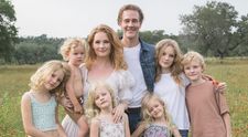 Fotografia care a sensibilizat sute de mii de fani. Actorul James Van Der Beek, diagnosticat cu cancer, le transmite un mesaj celor dragi: „Recunoscător pentru mica armată blondă de inimi care mă ține în viață”