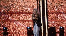 Românii au talent, 27 februarie 2026. Golden Buzz în doar cinci secunde pentru Miruna Fecioru! A acaparat scena cu vocea puternică și l-a lăsat fără cuvinte pe Mihai Bobonete. Carmen Tănase a izbucnit în lacrimi: „Îmi pare rău! Nu am știut ce să zic”